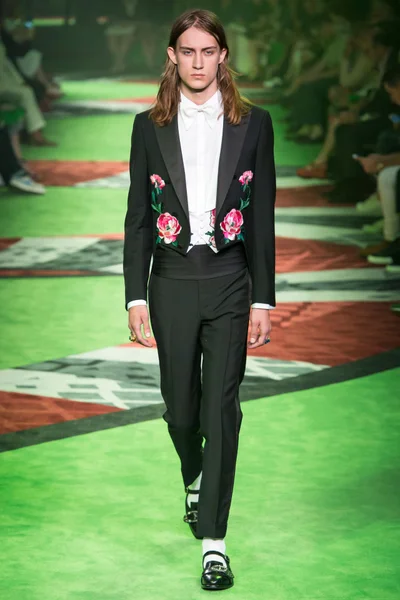 Look 69